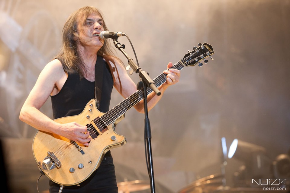 Malcolm Young (с) metalsucks.net &mdash; One of AC/DC founders Malcolm Young passes away